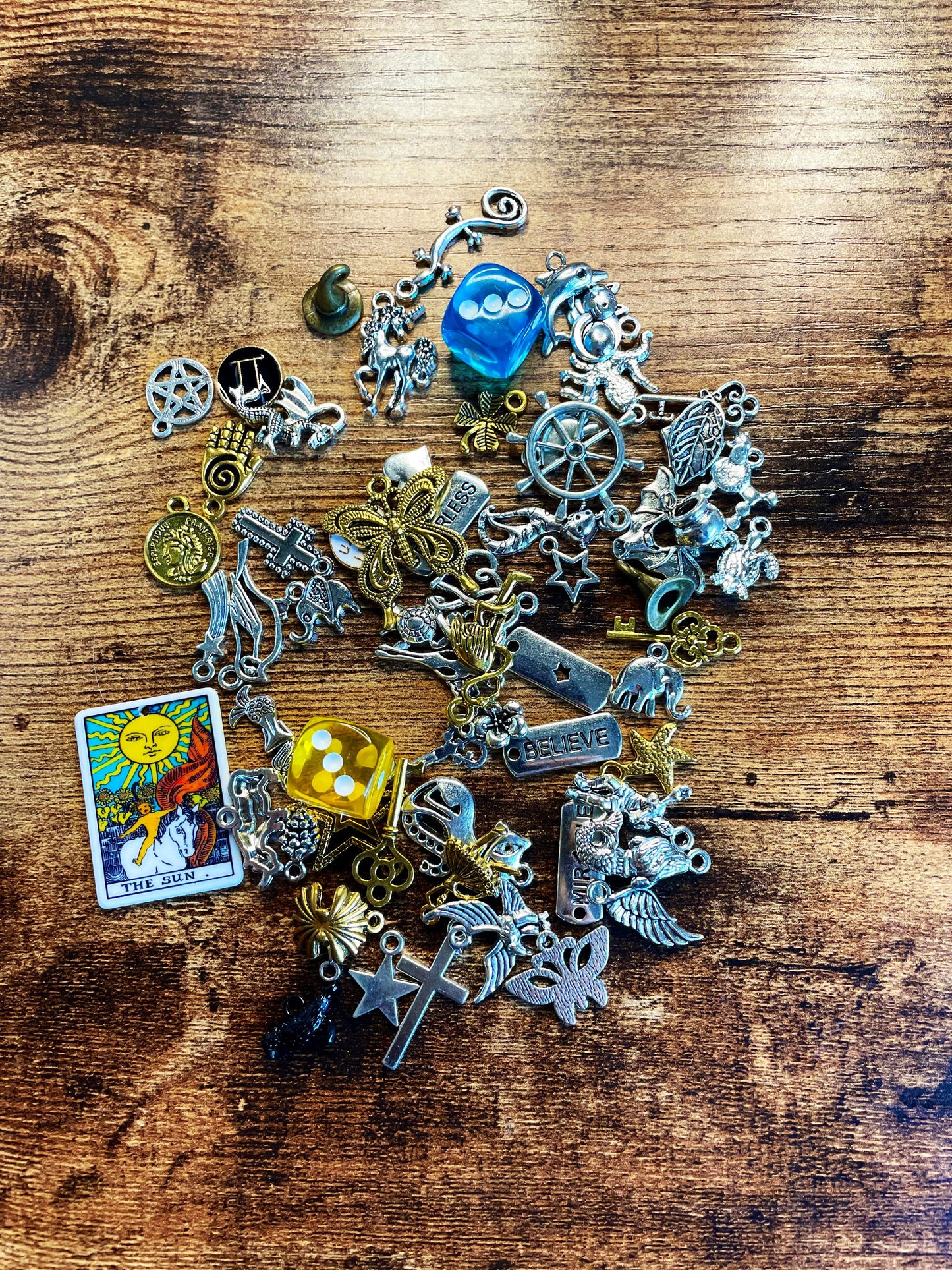 Charm Casting Confetti Scoop - Witches Brew